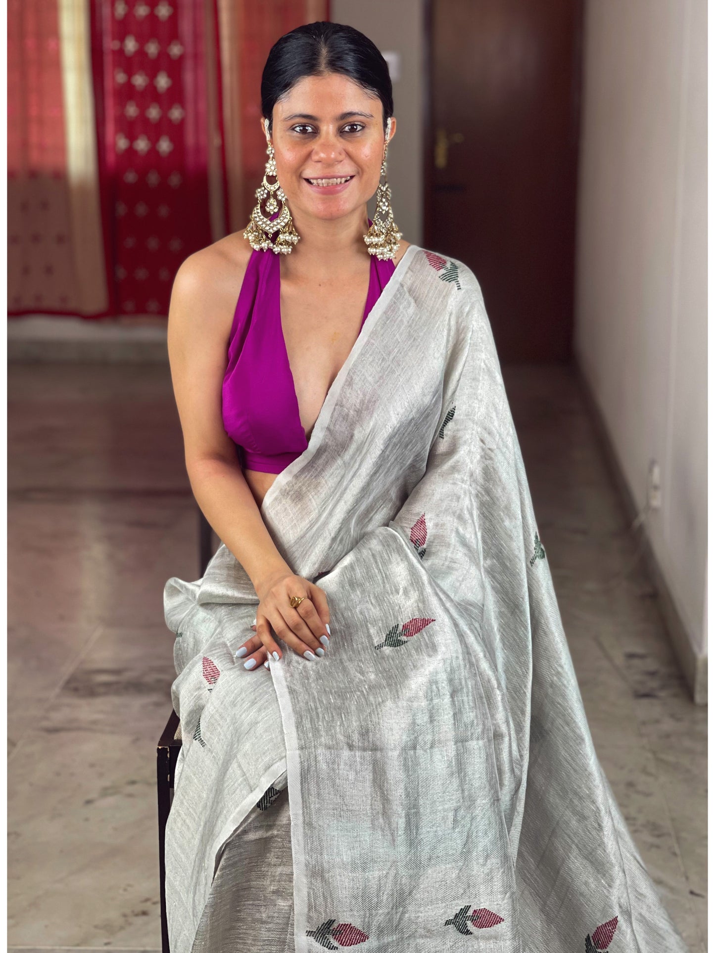 Handwoven Jamdani Twill metallic saree.