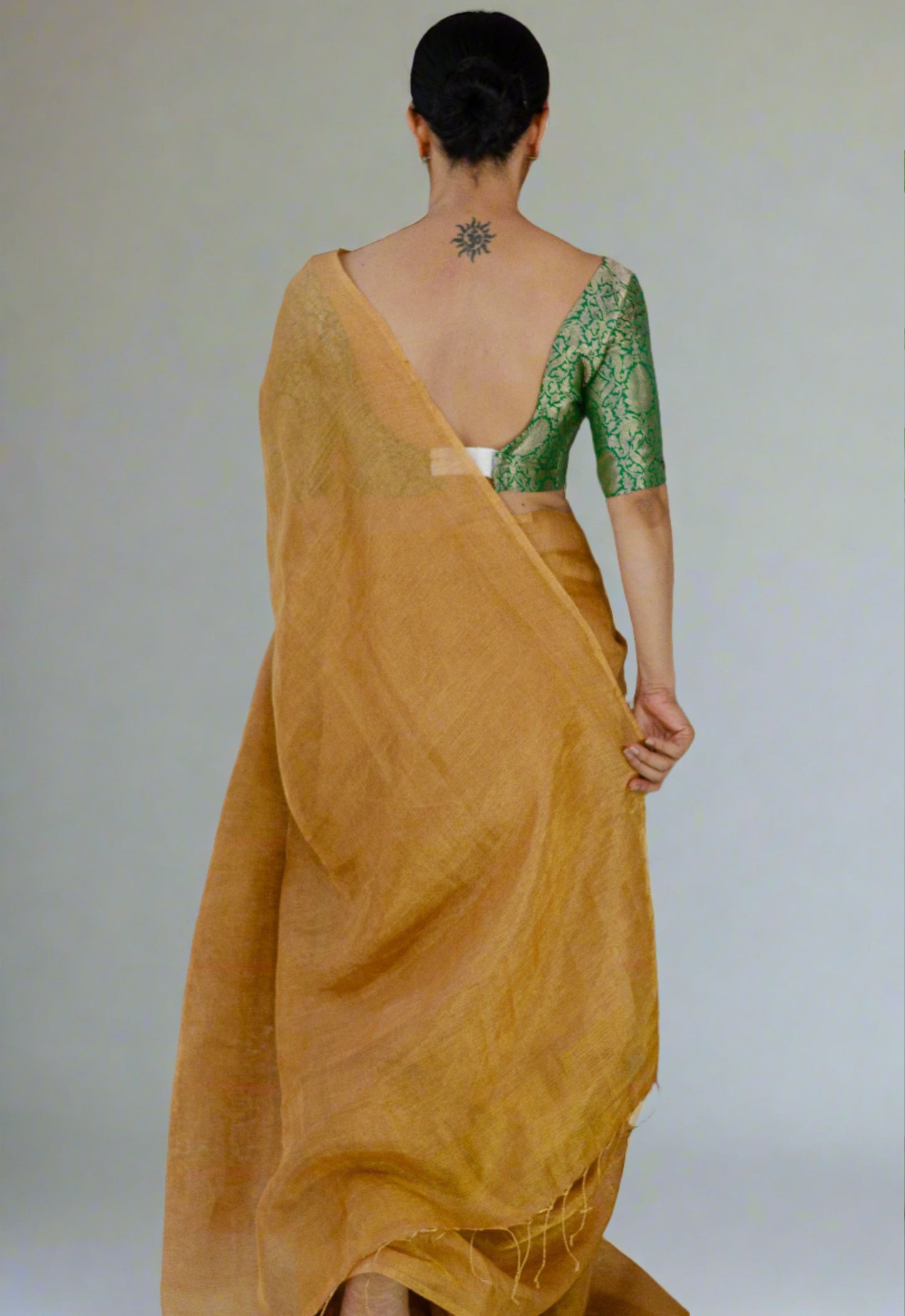 Handloom Metallic Linen Saree