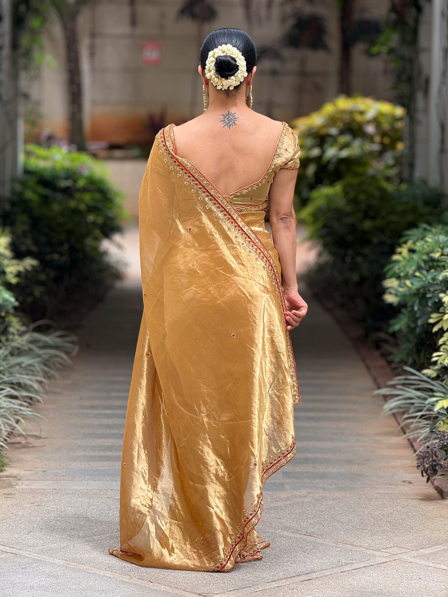 Zardozi & Beads Hand Embroidered Handloom Tissue Silk Saree.