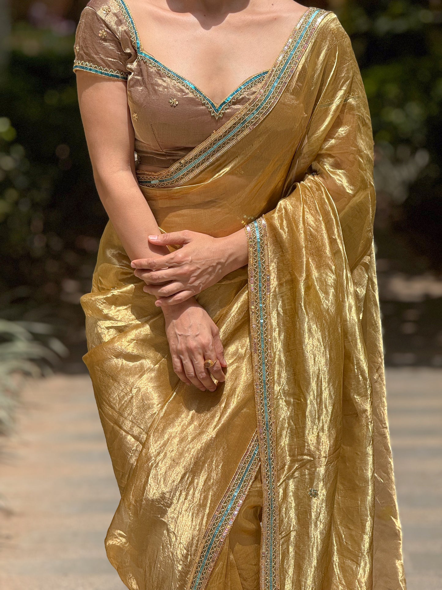 Zardozi & Beads Hand Embroidered Handloom Tissue Silk Saree.