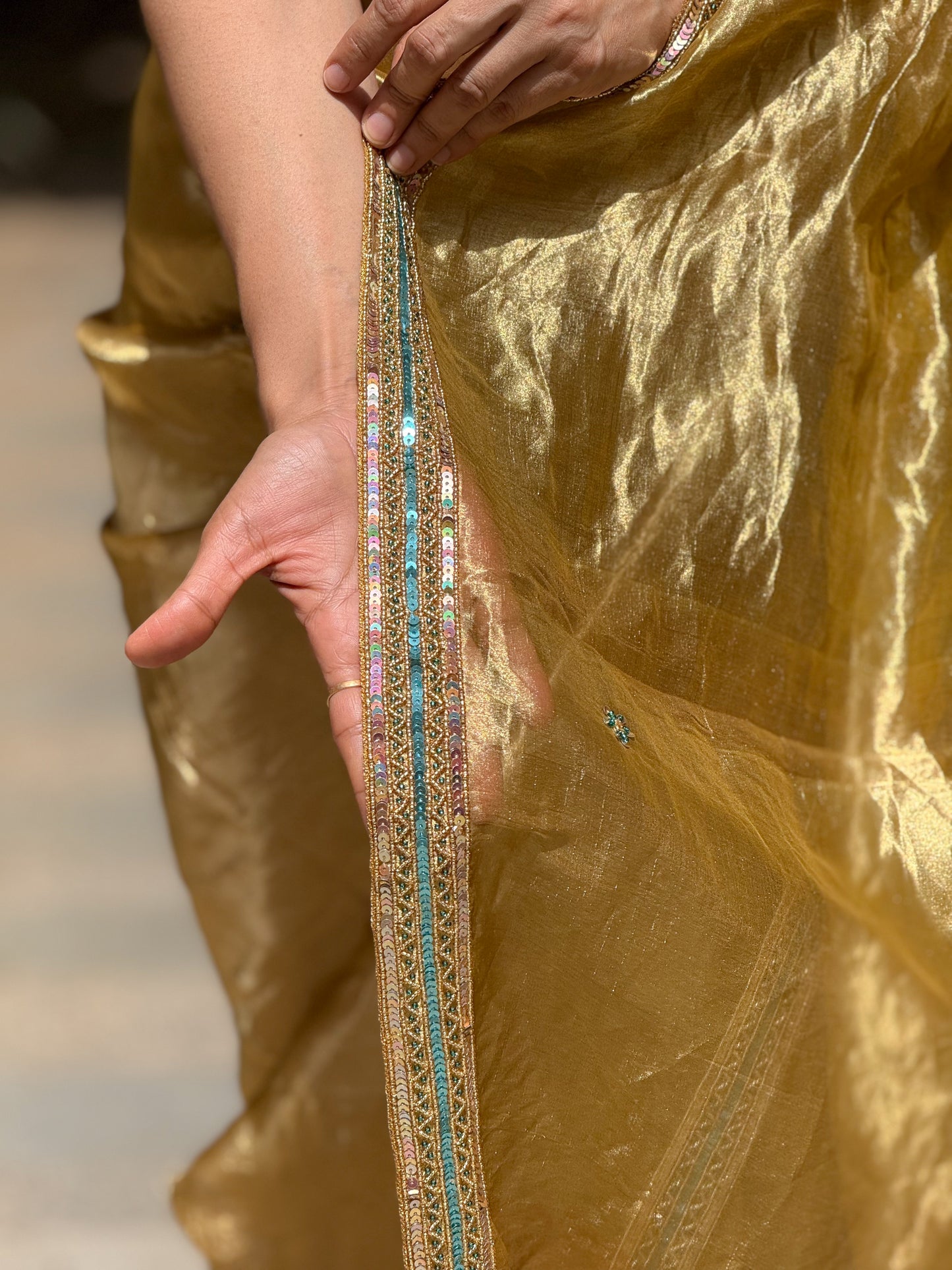 Zardozi & Beads Hand Embroidered Handloom Tissue Silk Saree.