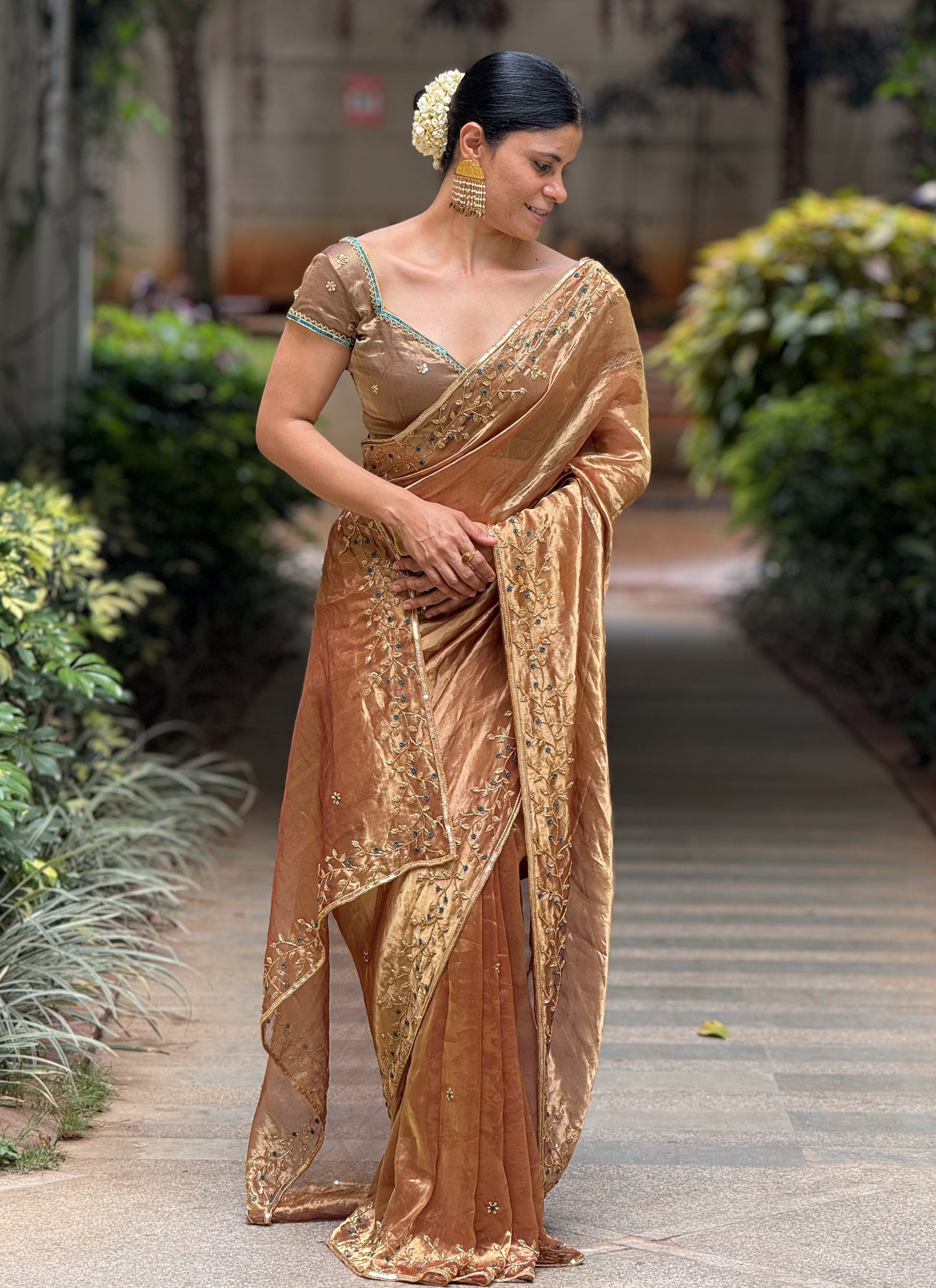Zardozi & Beads Hand Embroidered Handloom Tissue Silk Saree.