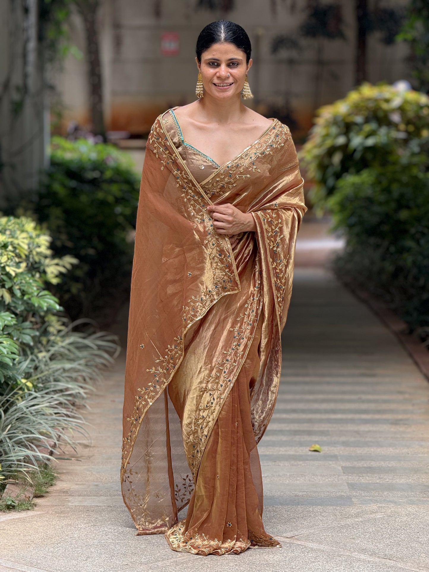 Zardozi & Beads Hand Embroidered Handloom Tissue Silk Saree.