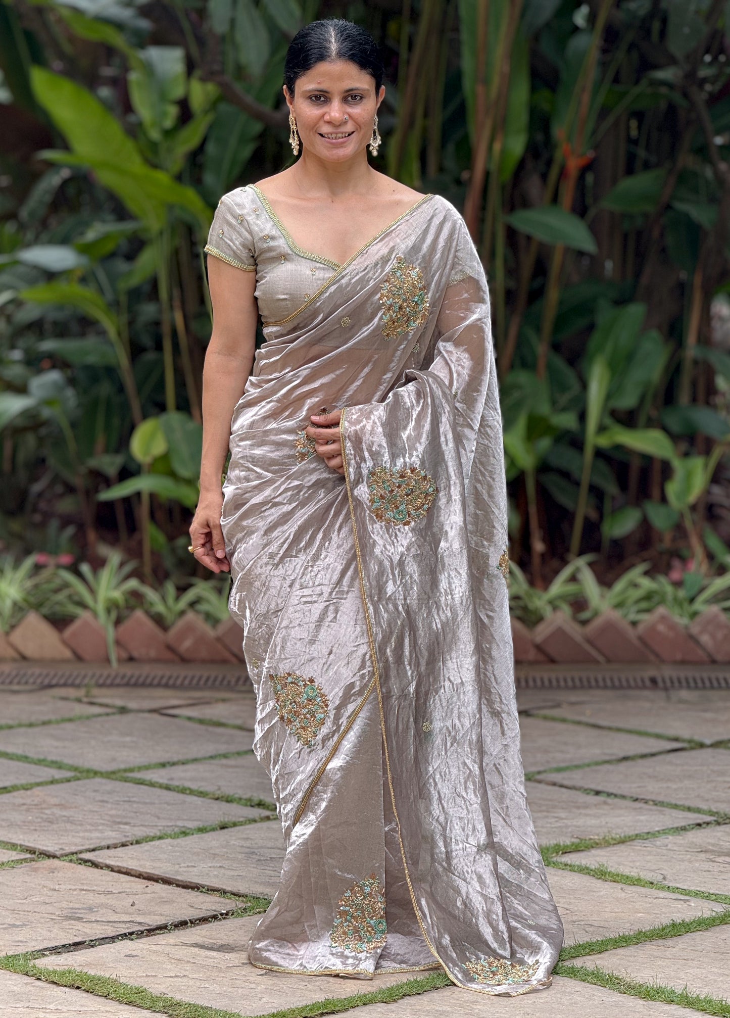 Zardozi & Beads Hand Embroidered Handloom Tissue Silk Saree.