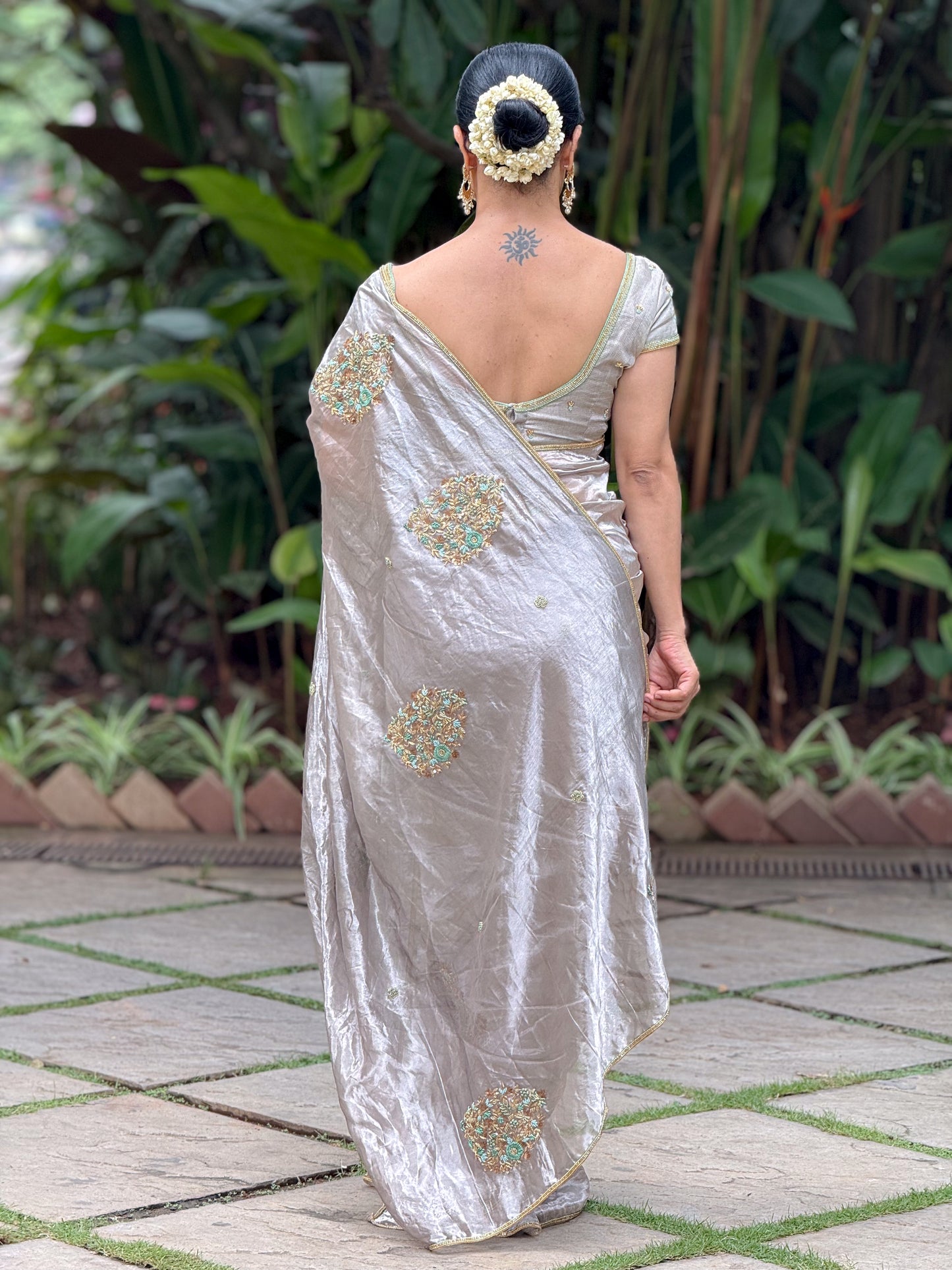 Zardozi & Beads Hand Embroidered Handloom Tissue Silk Saree.