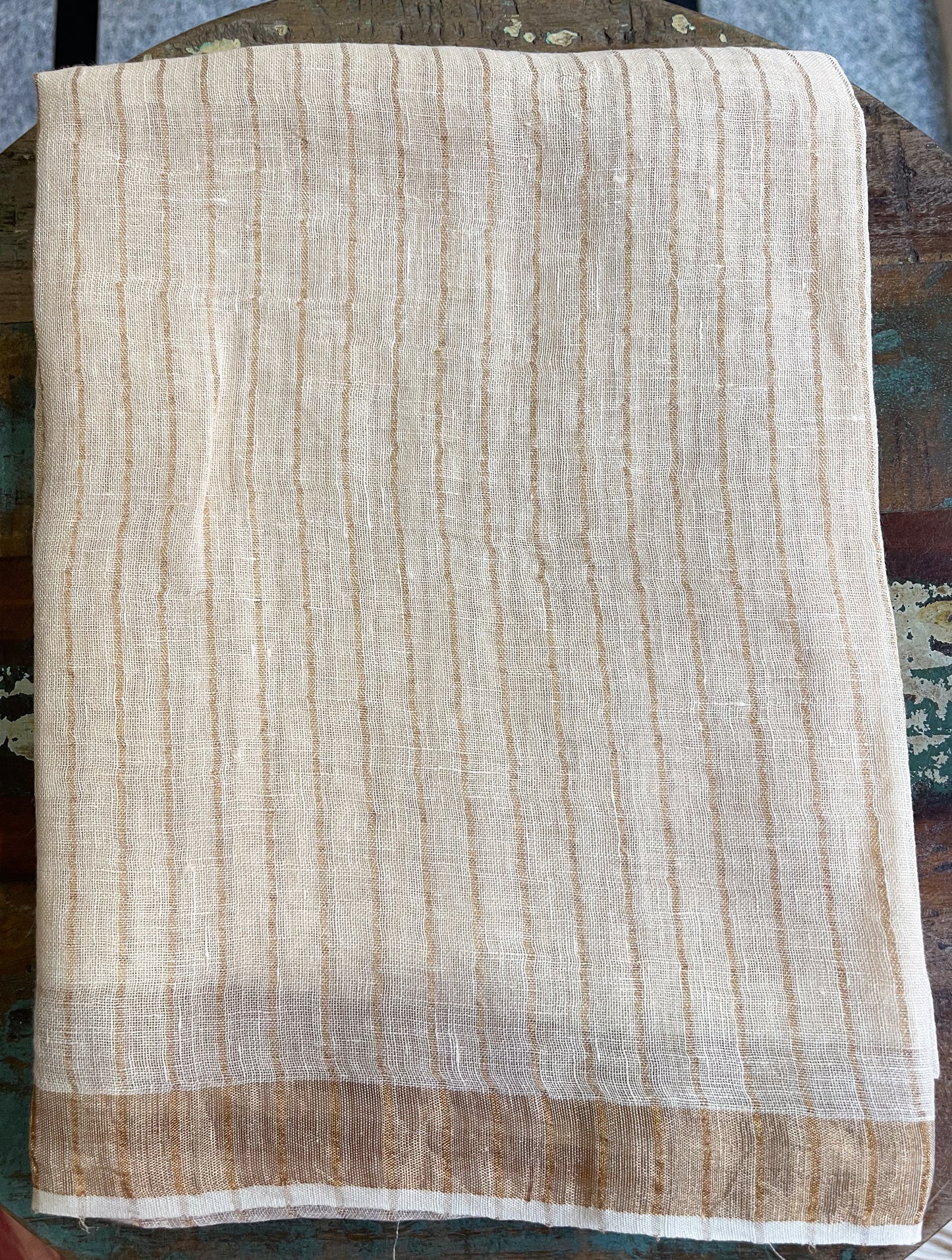 Handloom Linen Saree With Zari Border And Pallu