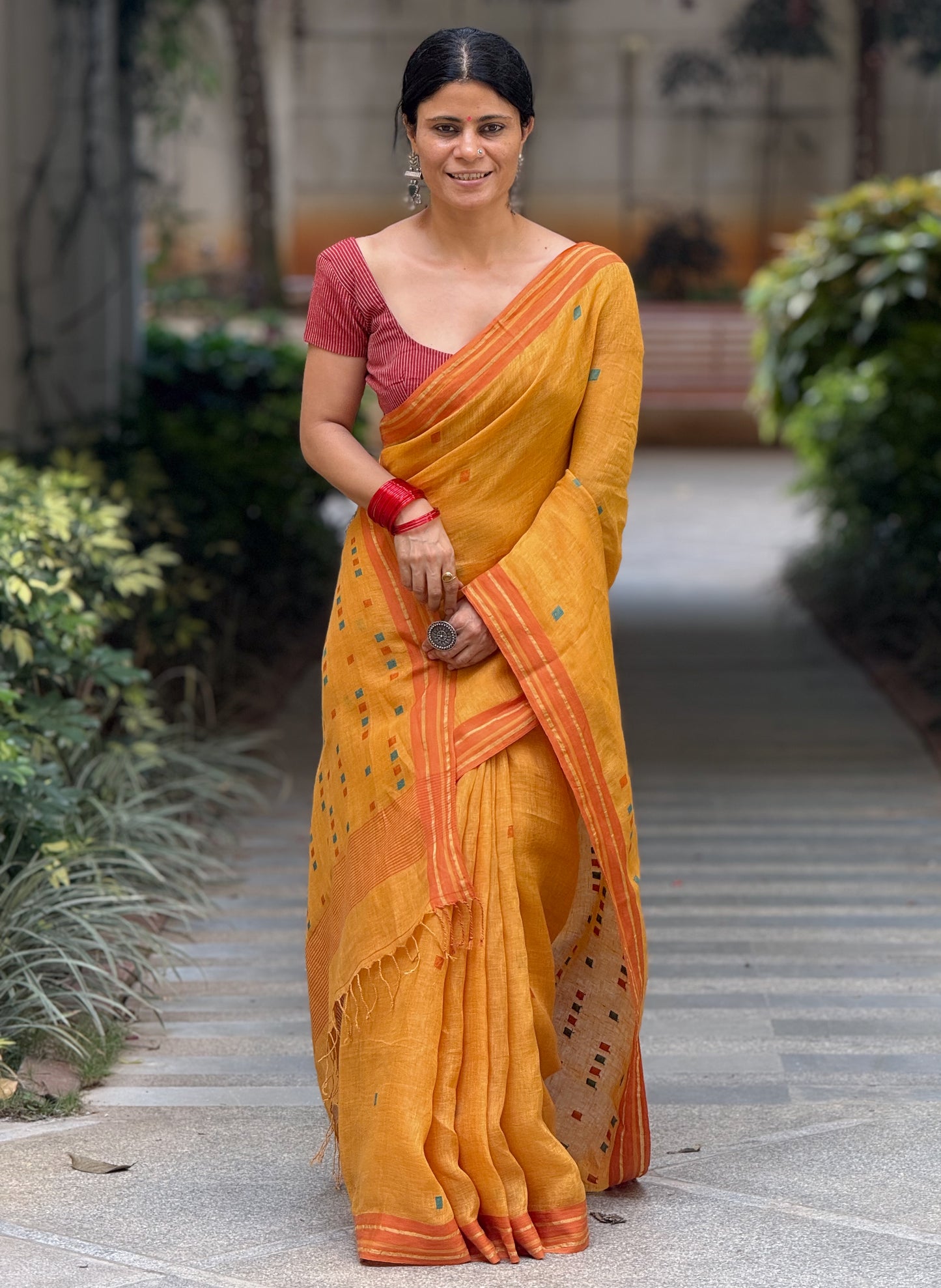 Handloom Linen With Jamdani Saree