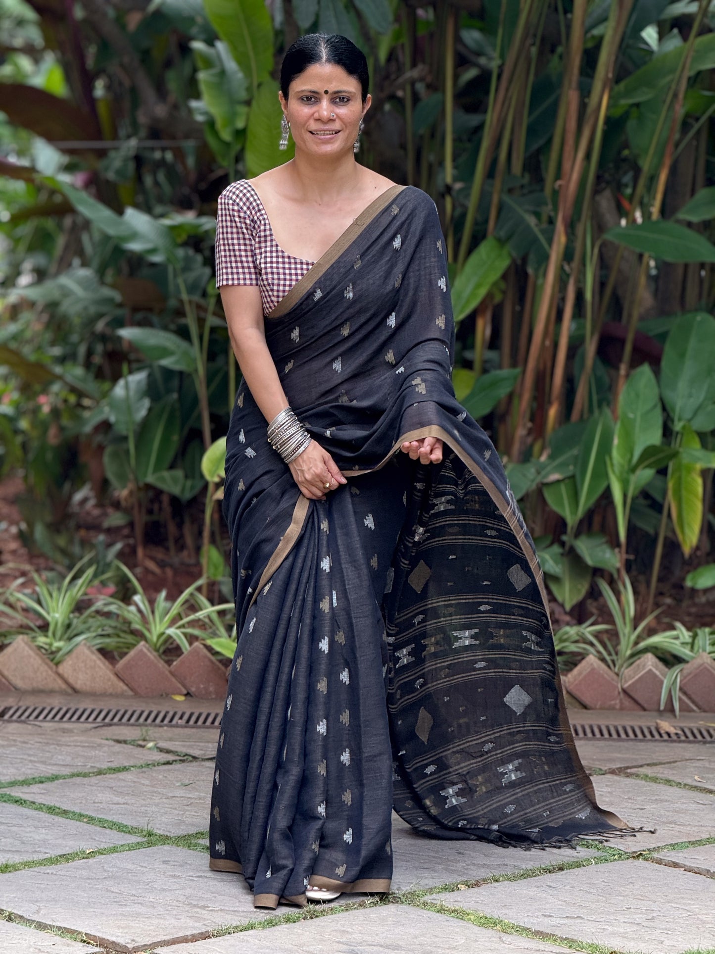 Handloom Linen Jamdani Saree.