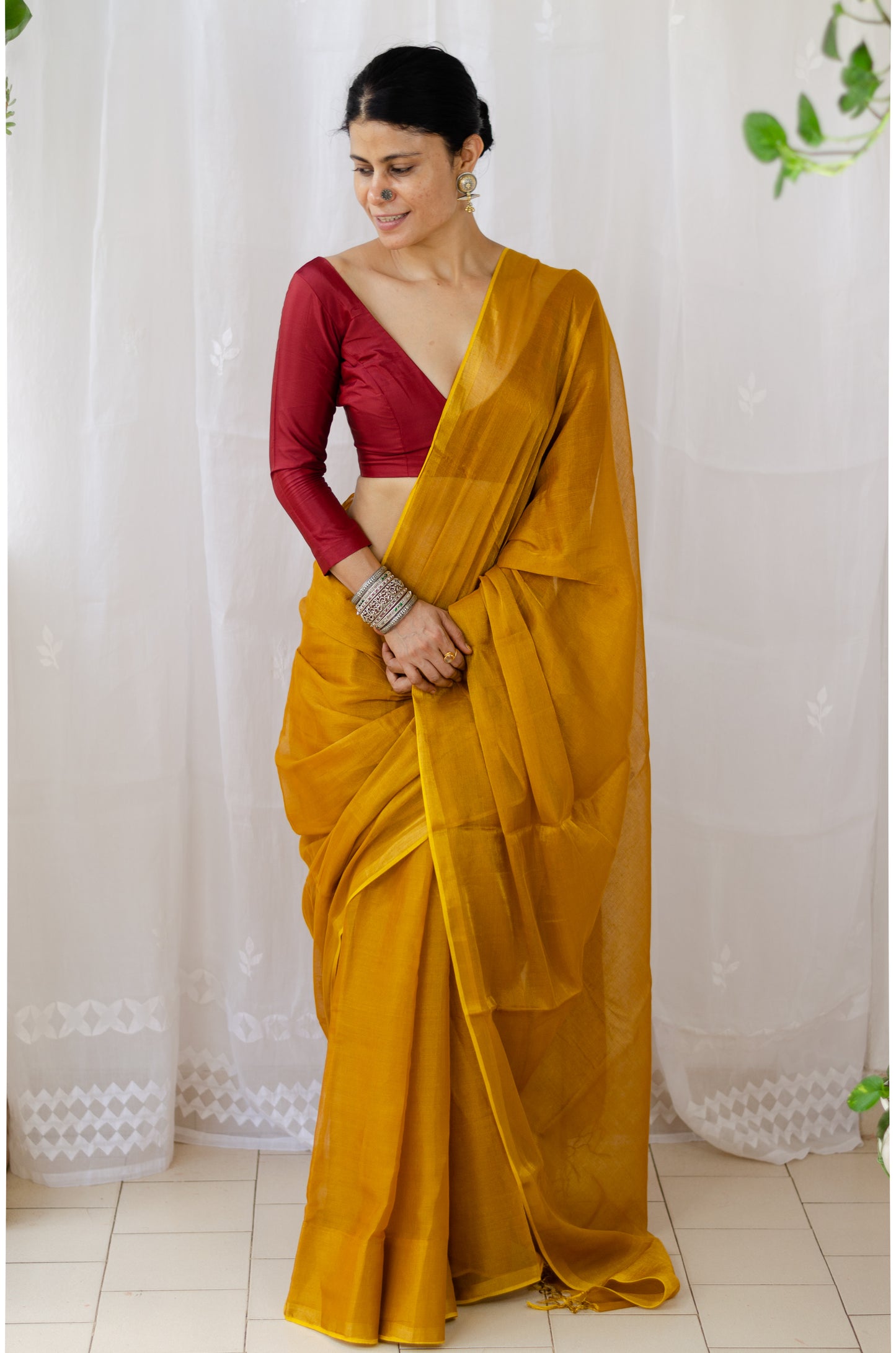 Handloom Metallic Linen Saree .