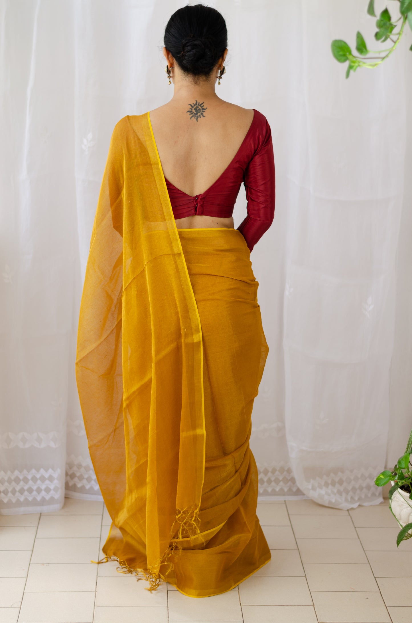 Handloom Metallic Linen Saree .