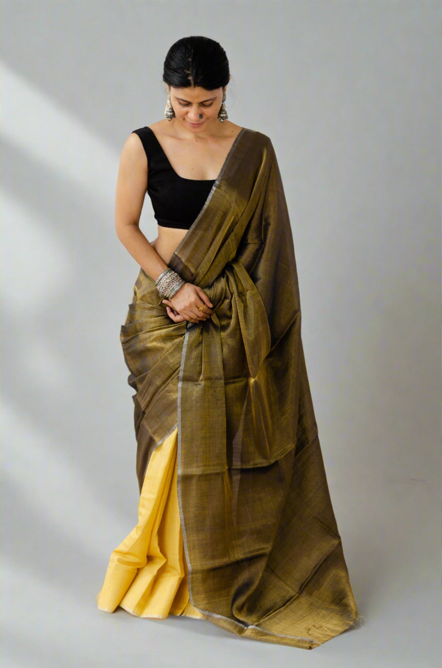 Handloom Metallic Linen Saree Blended With Soft Tissue