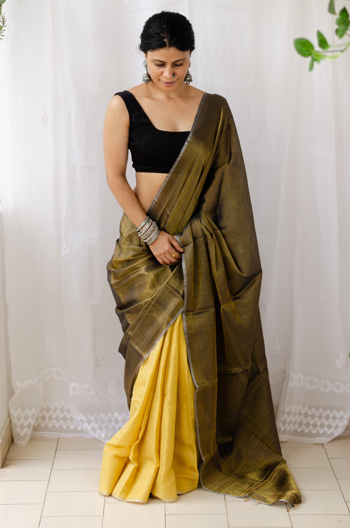 Handloom Metallic Linen Saree Blended With Soft Tissue