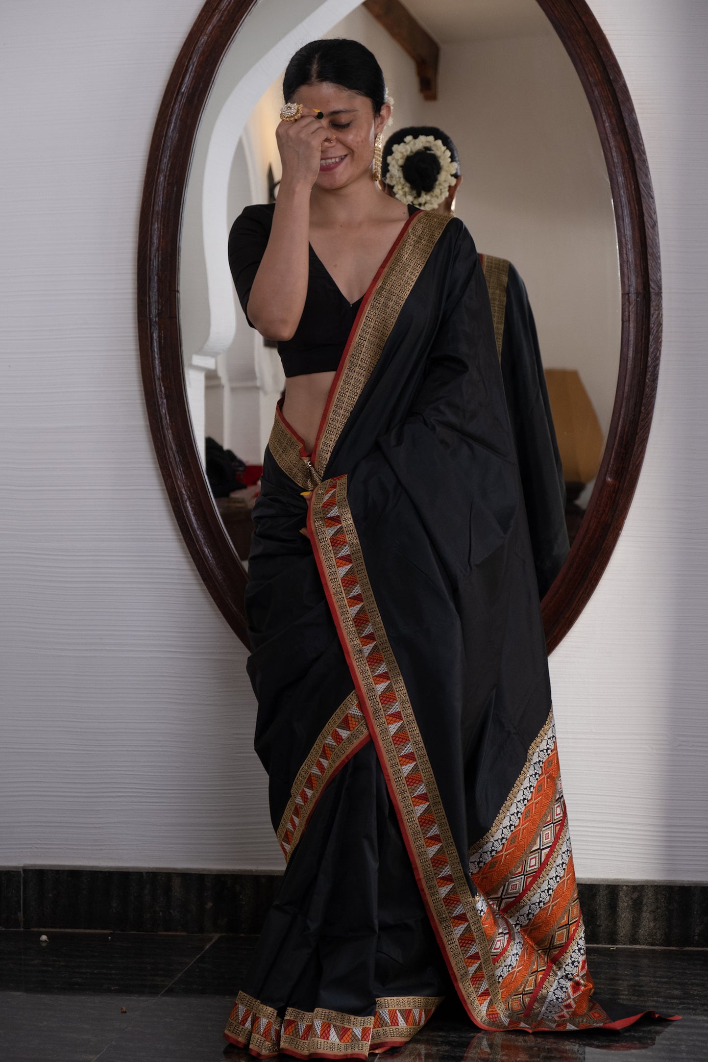 Black colour Texture Colour Handwoven Double Weaving Kadwa Katan Silk Banarasi Saree