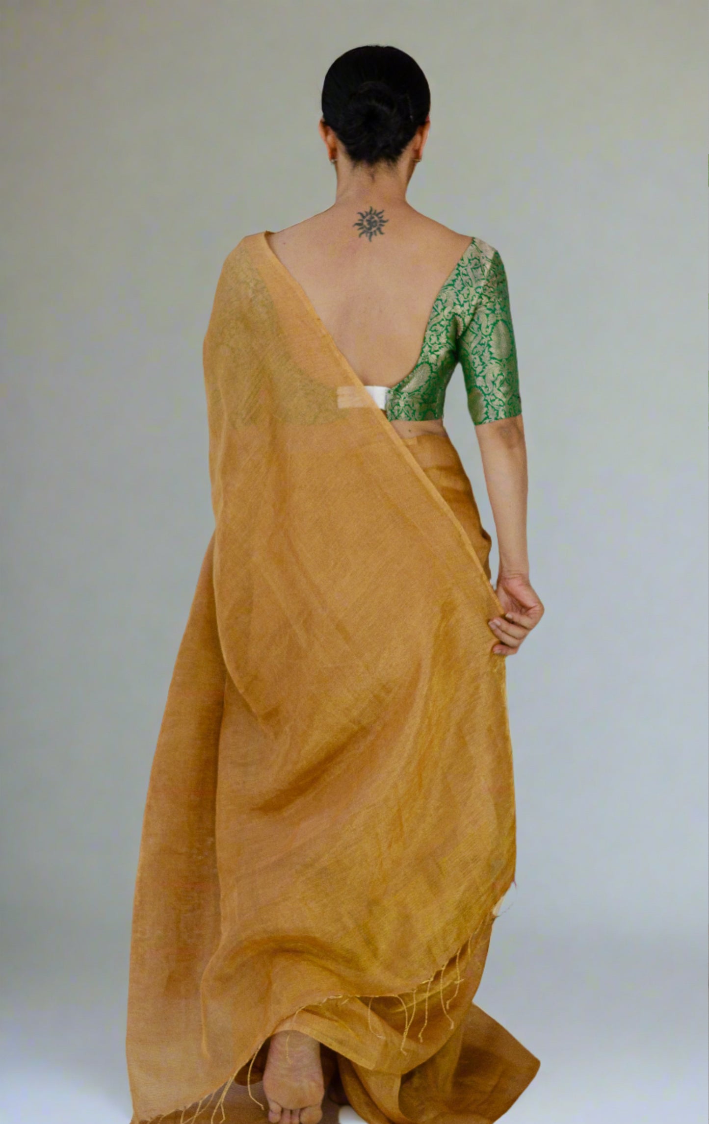 Handloom Metallic Linen Saree