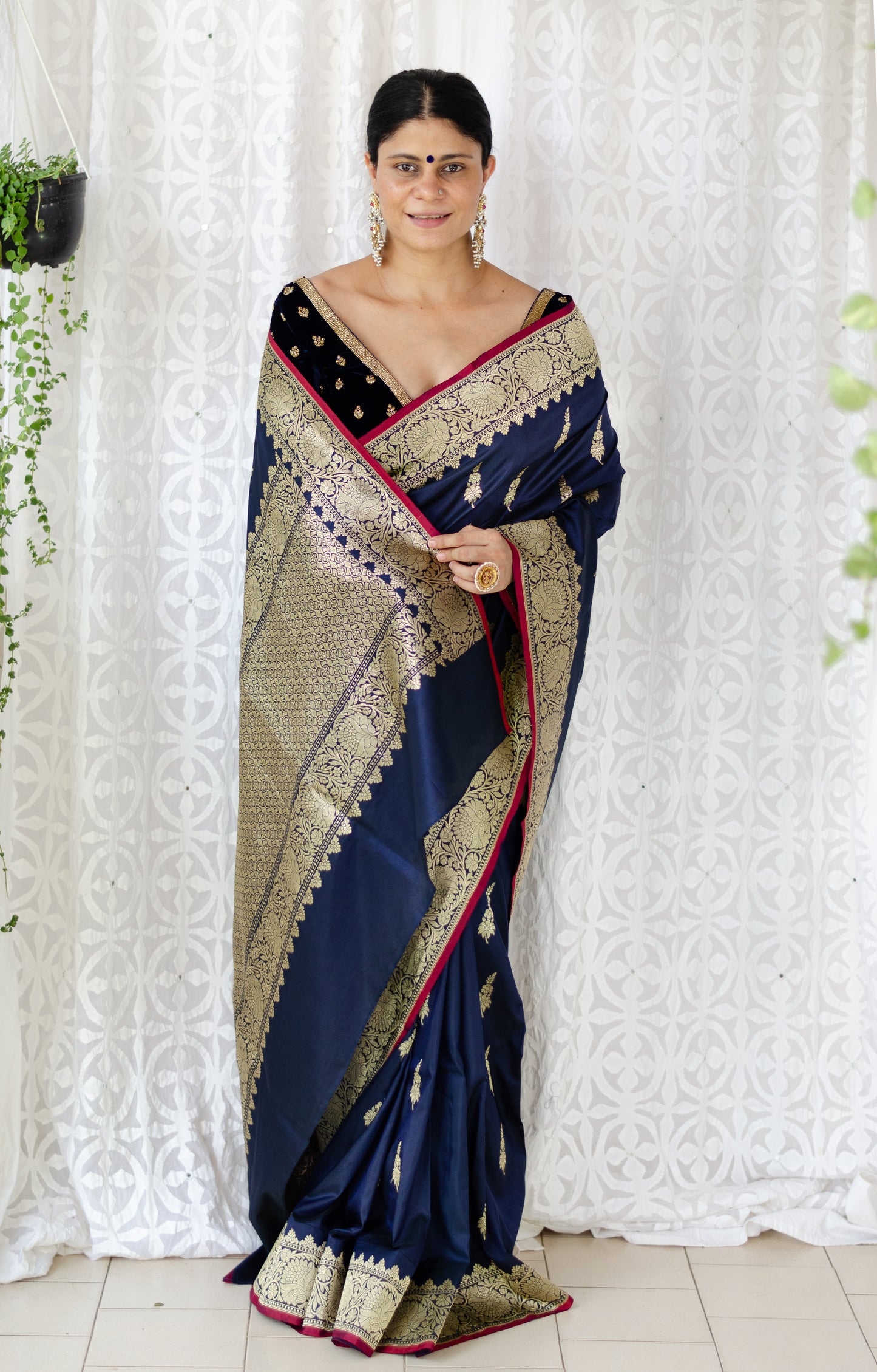 Deep Navi Bllue Colour  Meenakari /Silver Jangle /Gold  kadwa Weaving Handwoven Katan Mulbery Silk Saree