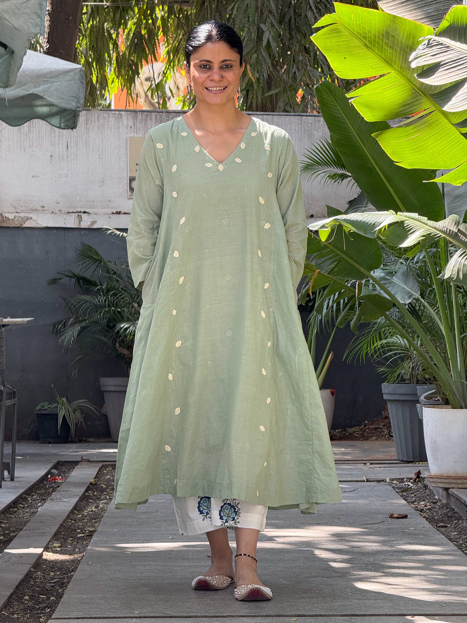 Handspun Handwoven Jamdani Kurta With Hand Embroidered.