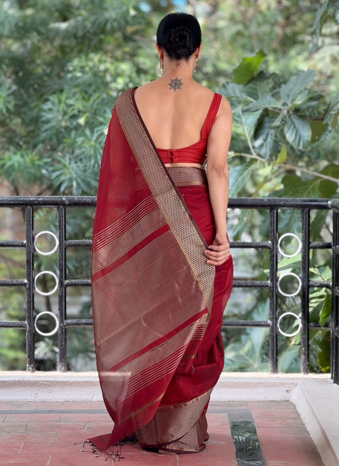 Handloom Maheshwari Resham Silk Saree.