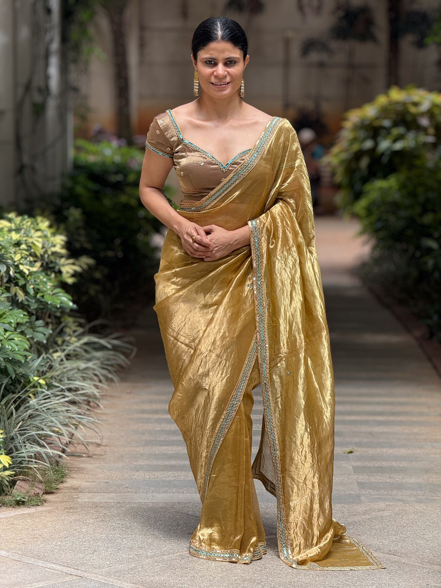 Zardozi & Beads Hand Embroidered Handloom Tissue Silk Saree.