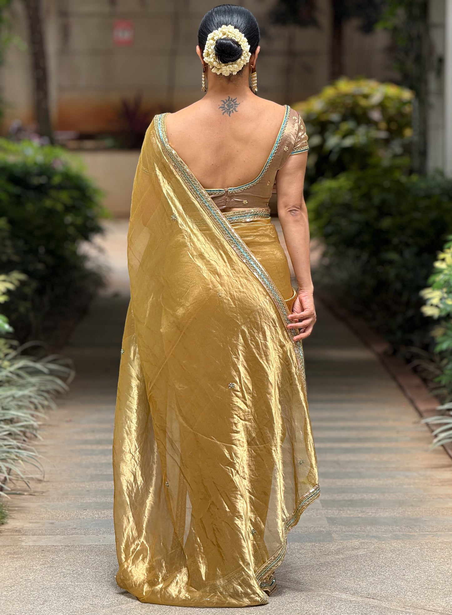 Zardozi & Beads Hand Embroidered Handloom Tissue Silk Saree.