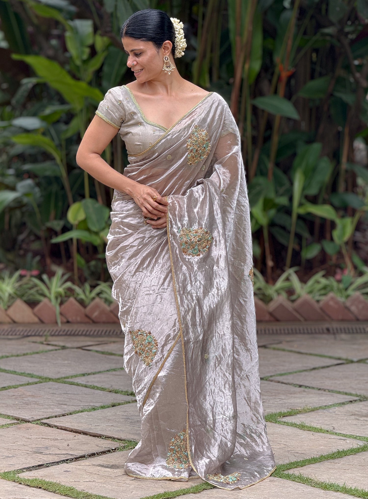 Zardozi & Beads Hand Embroidered Handloom Tissue Silk Saree.