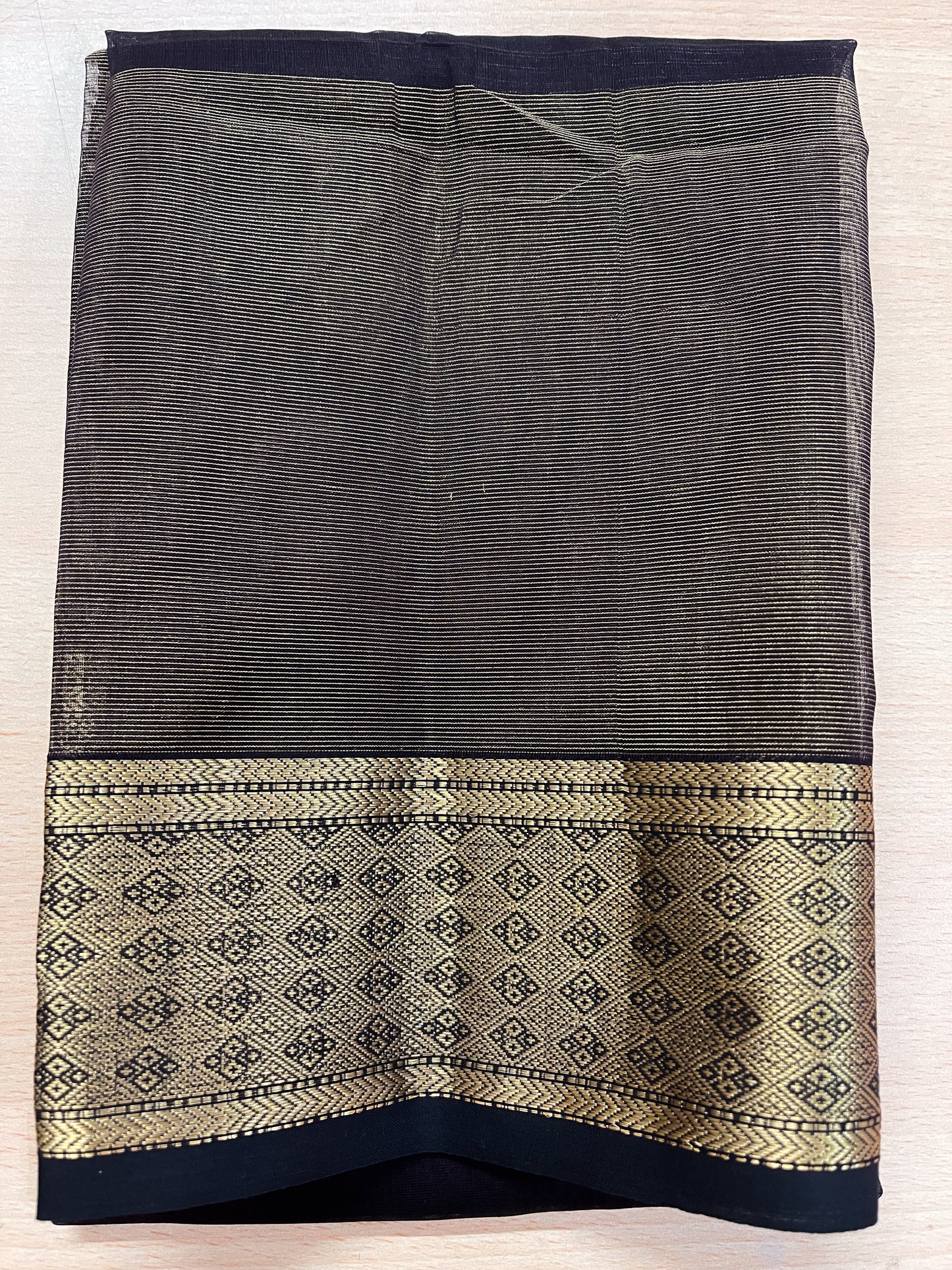 Handloom Maheshwari Resham Silk Saree .