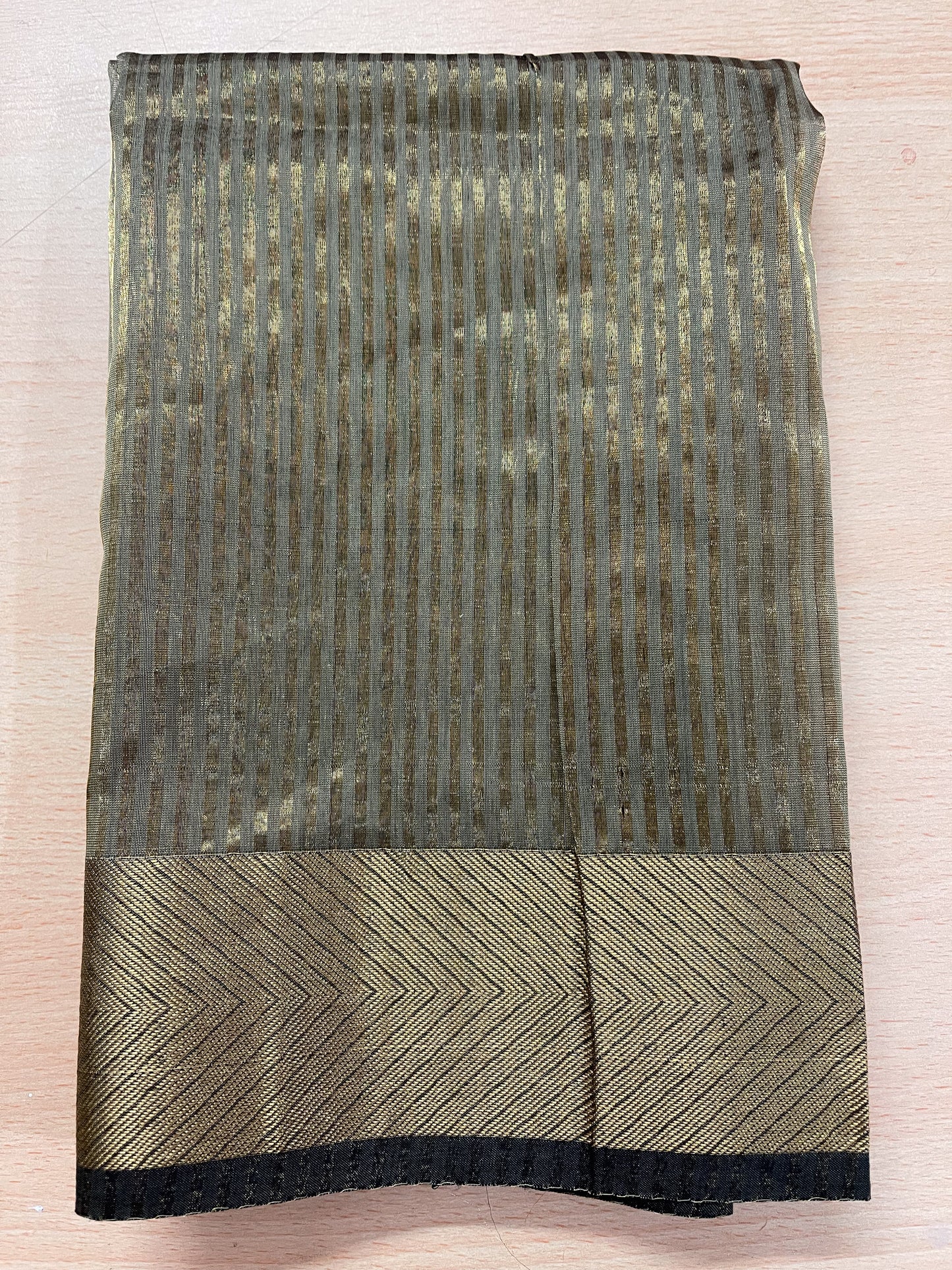 Handloom Maheshwari Resham Silk Saree .