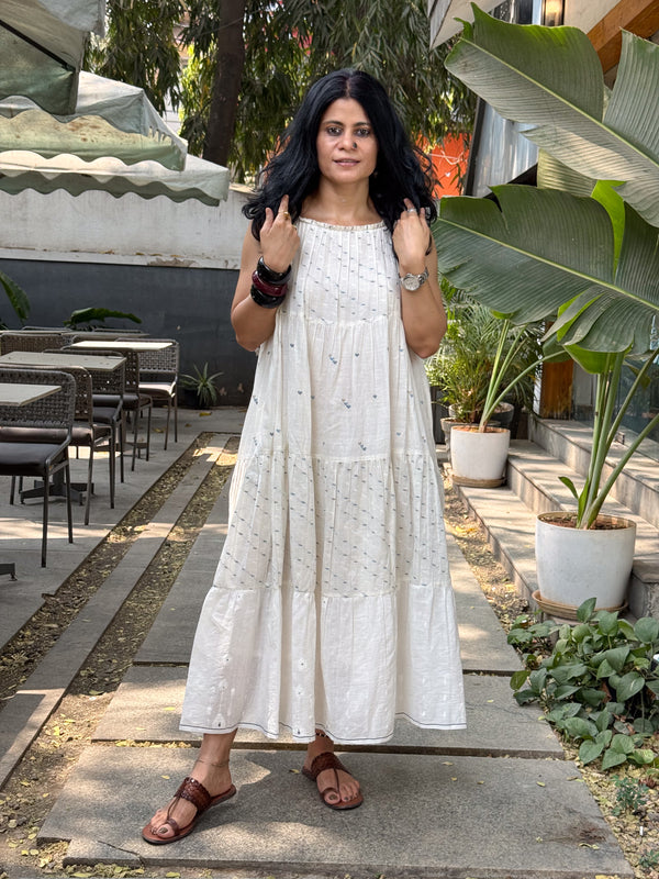 Handwoven Jamdani Kalidar Multilayer Dress With Lining.