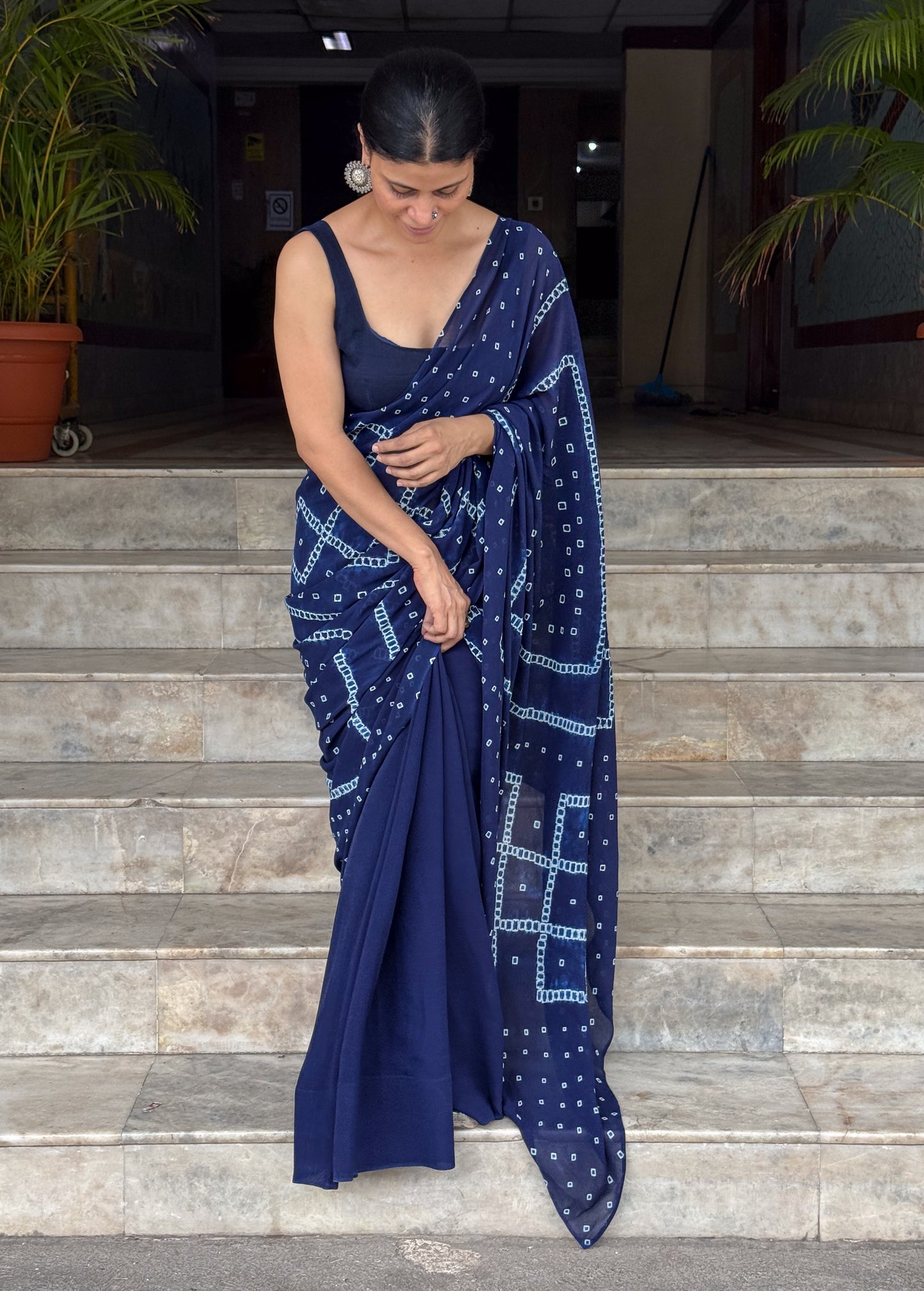 Handloom Georgette Silk Saree in Handmade Diamond Shibori In Natural Dyed.