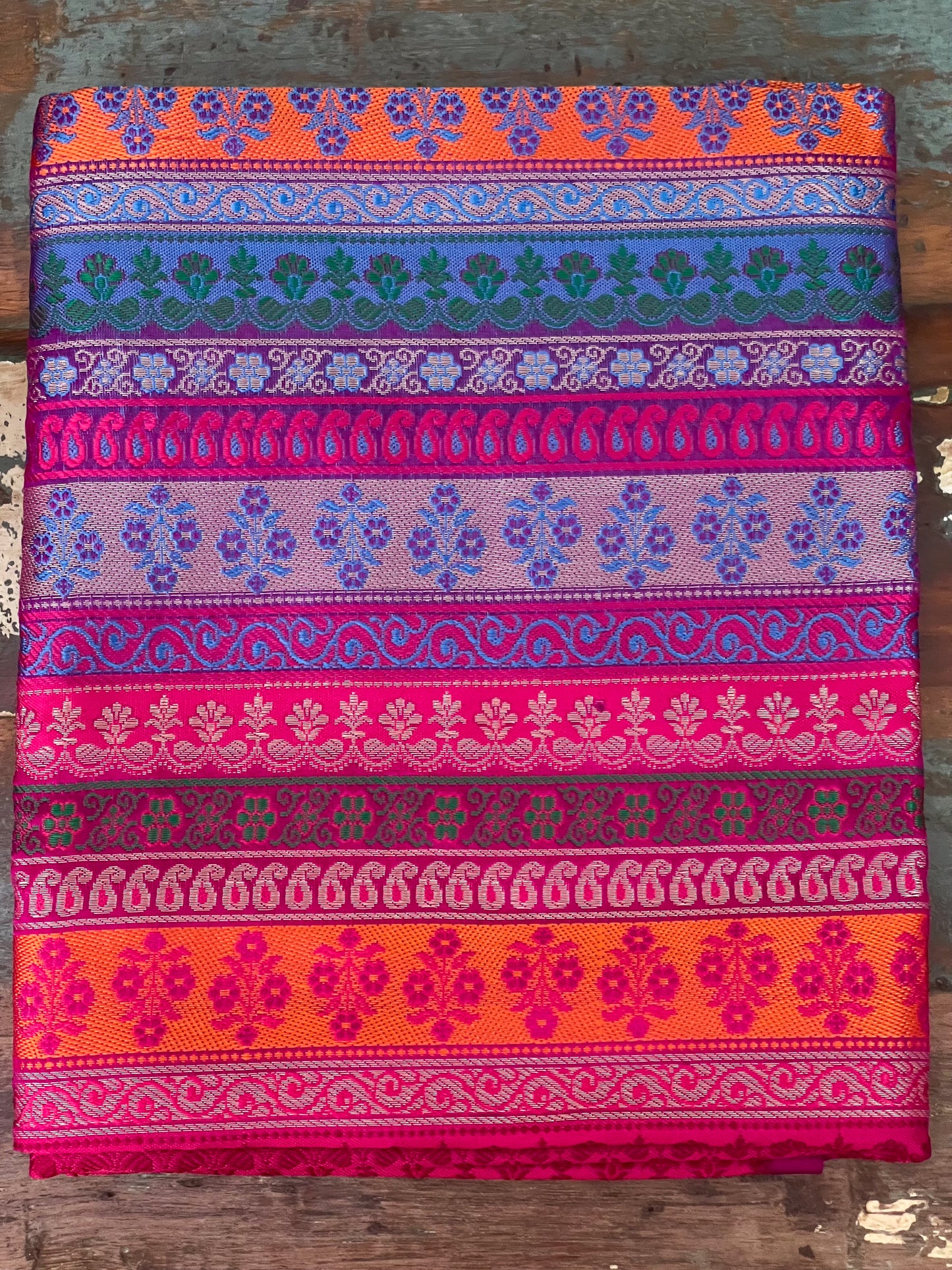 Handloom Metallic Linen Saree