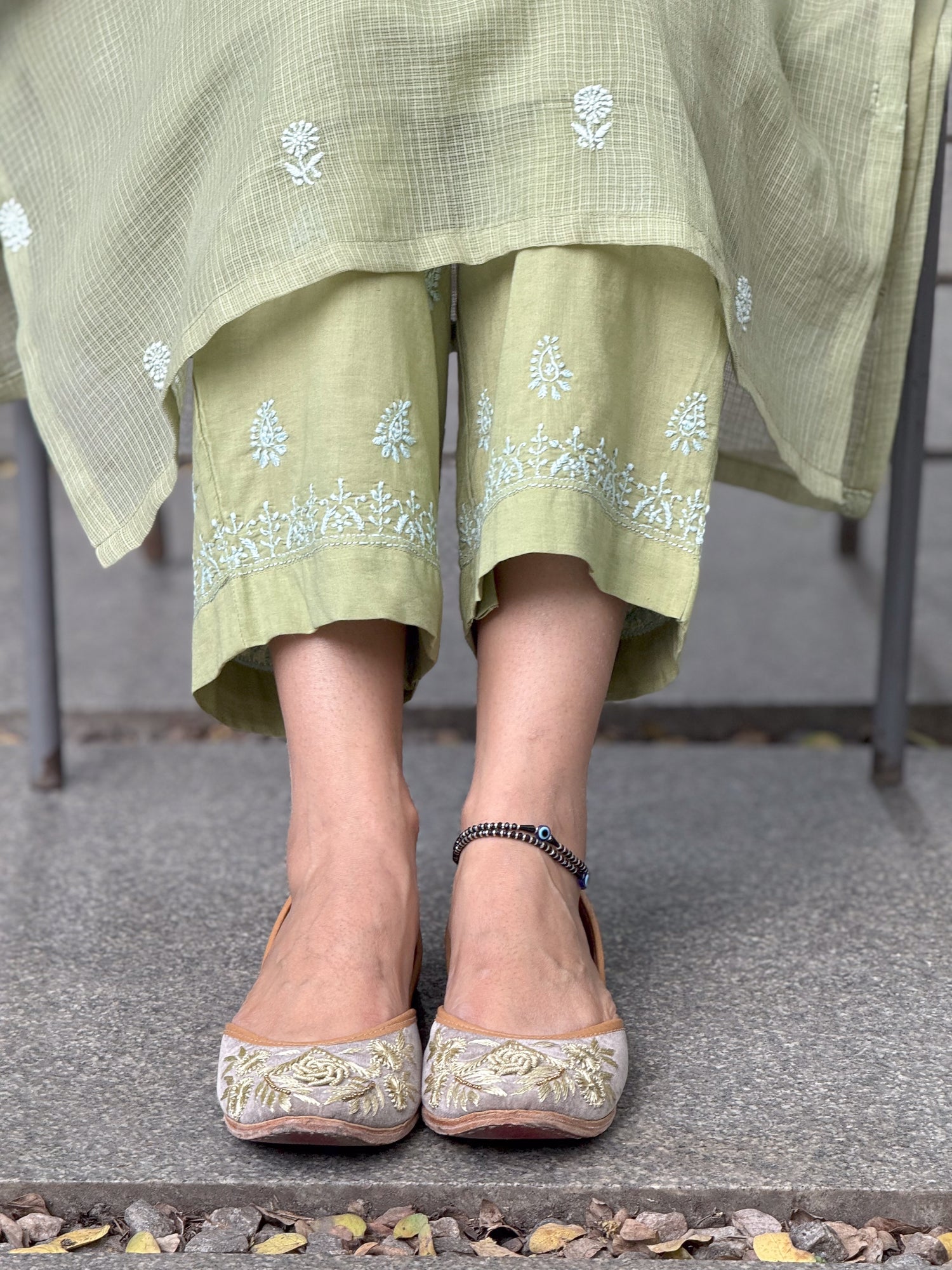 Handembroidered Chikankari cotton pant