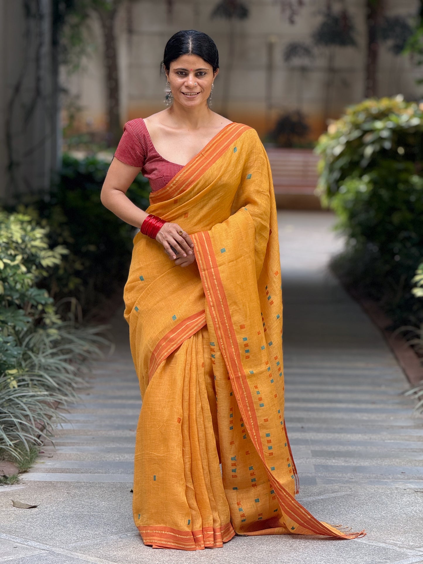Handloom Linen With Jamdani Saree