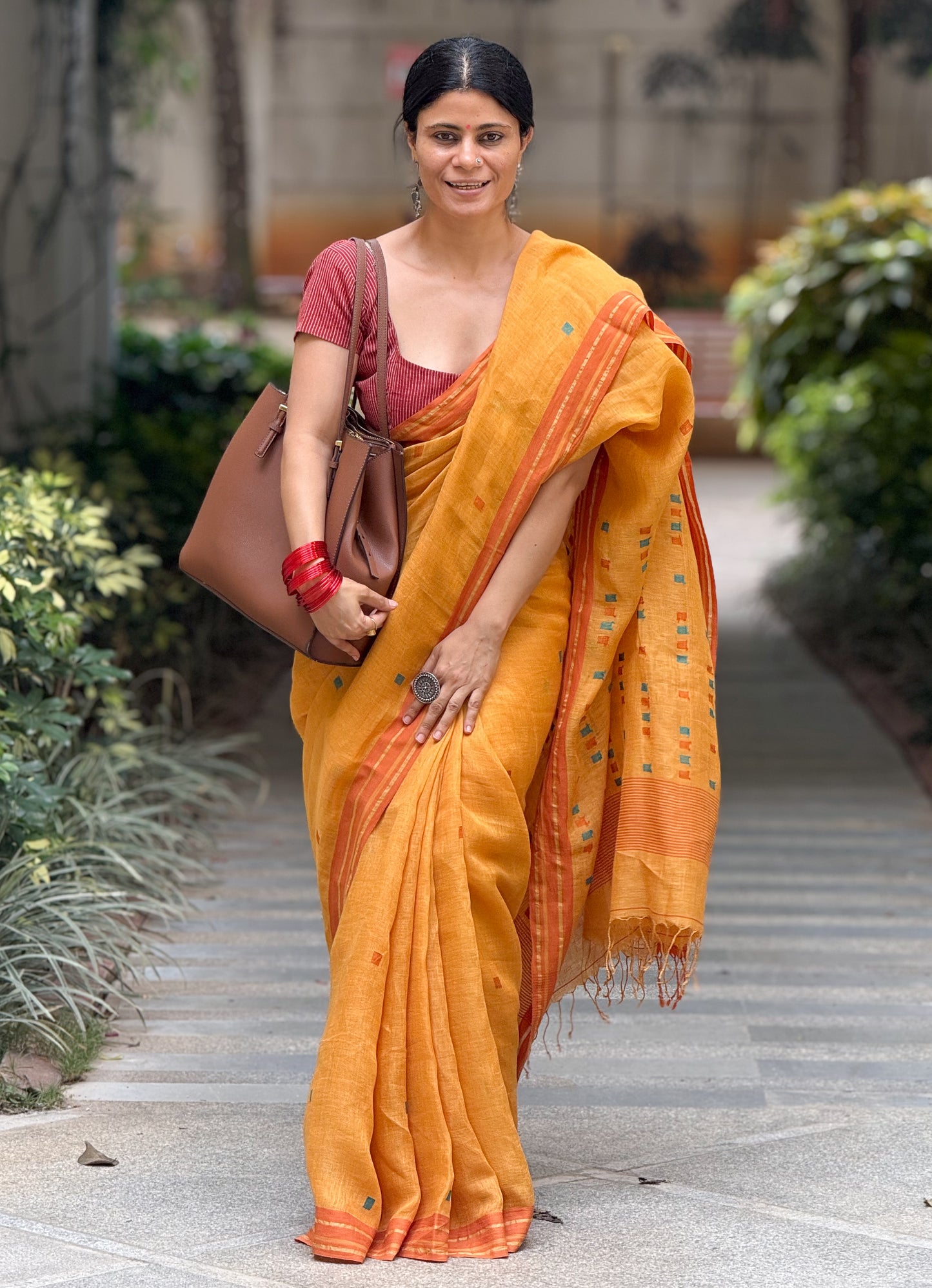 Handloom Linen With Jamdani Saree