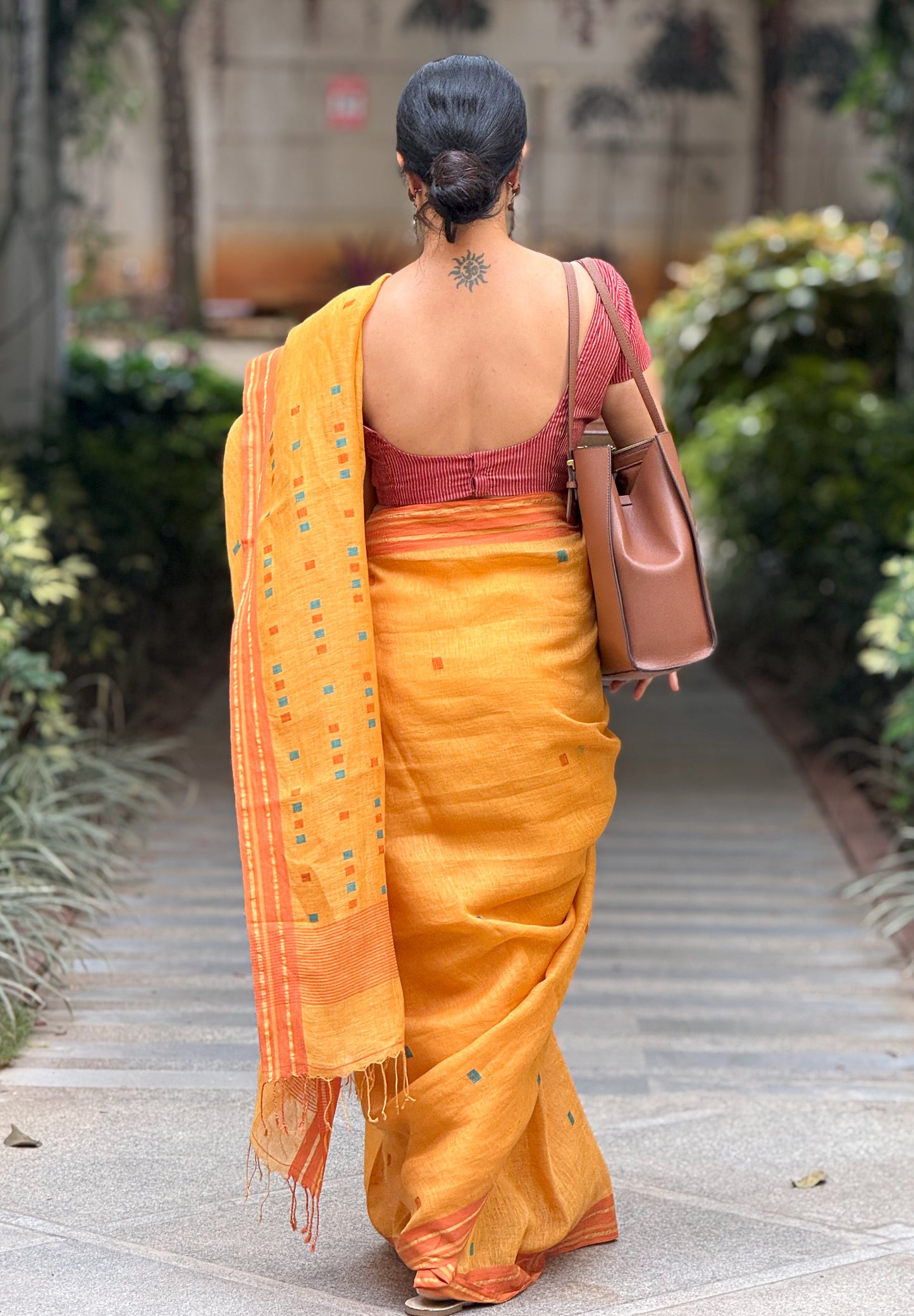 Handloom Linen With Jamdani Saree
