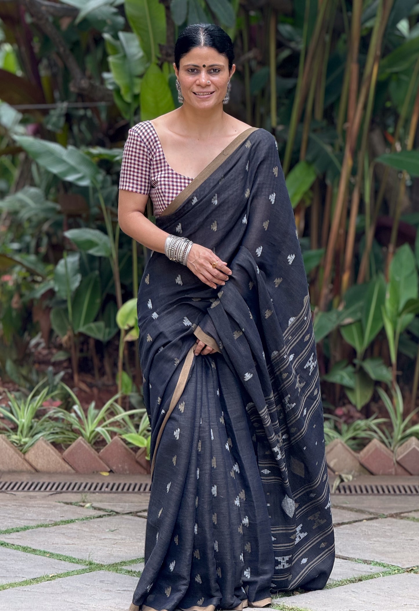 Handloom Linen Jamdani Saree.