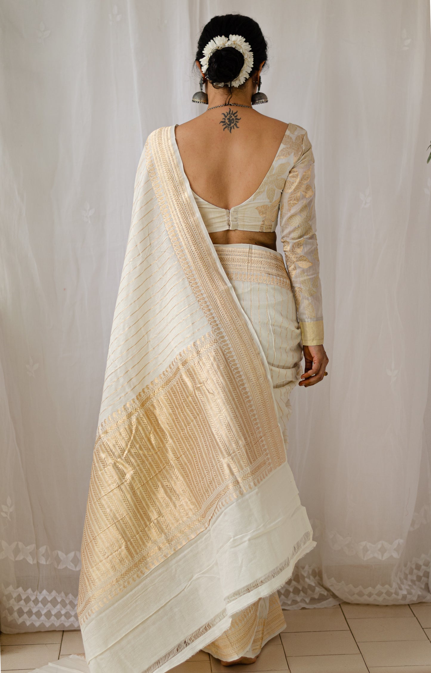 Cream Colour Handwoven Kadwa Cotton Zari Banarasi Saree.