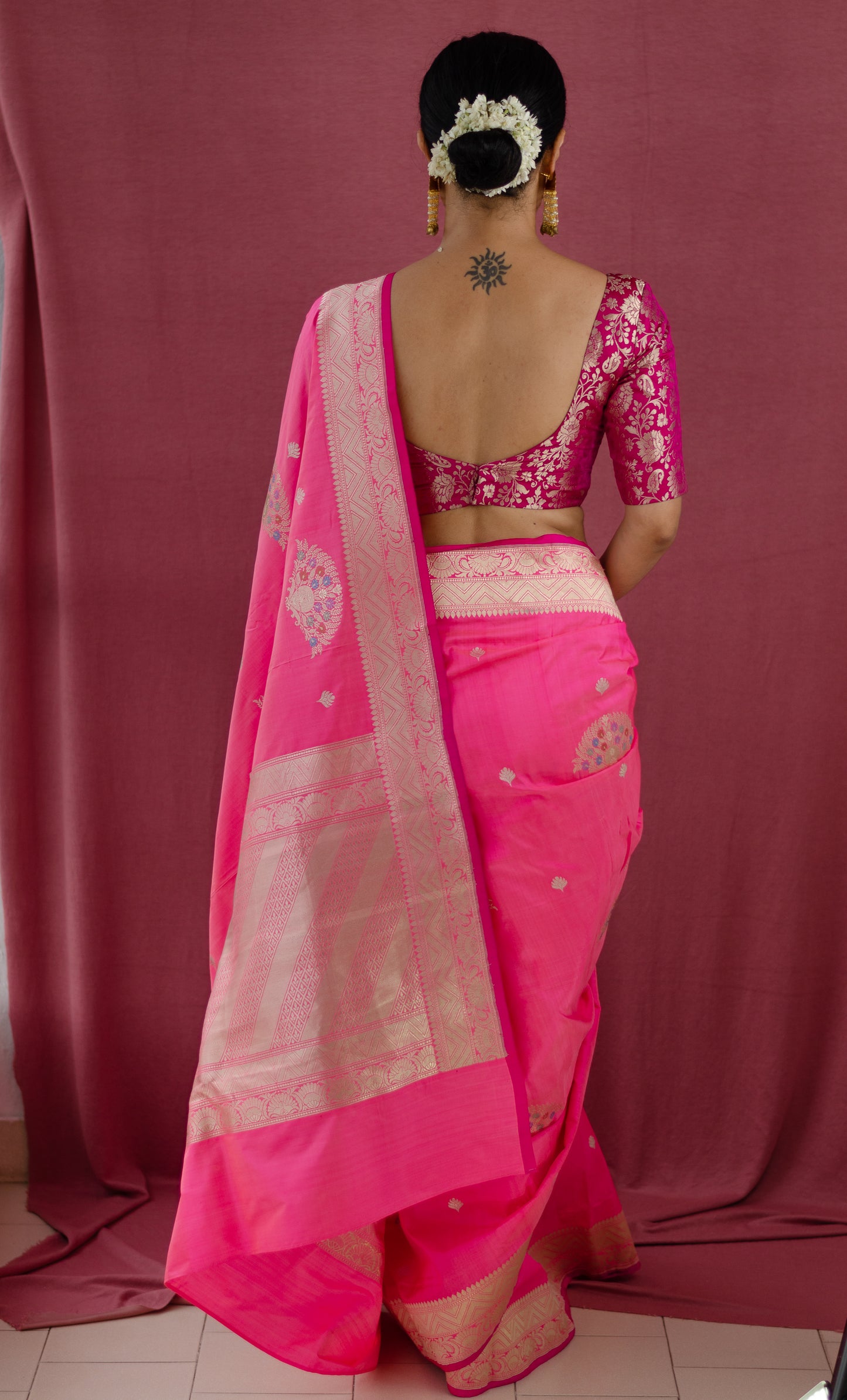 Baby Pink  with silver Texture Colour Handwoven Kadwa Katan Silk Banarasi Saree