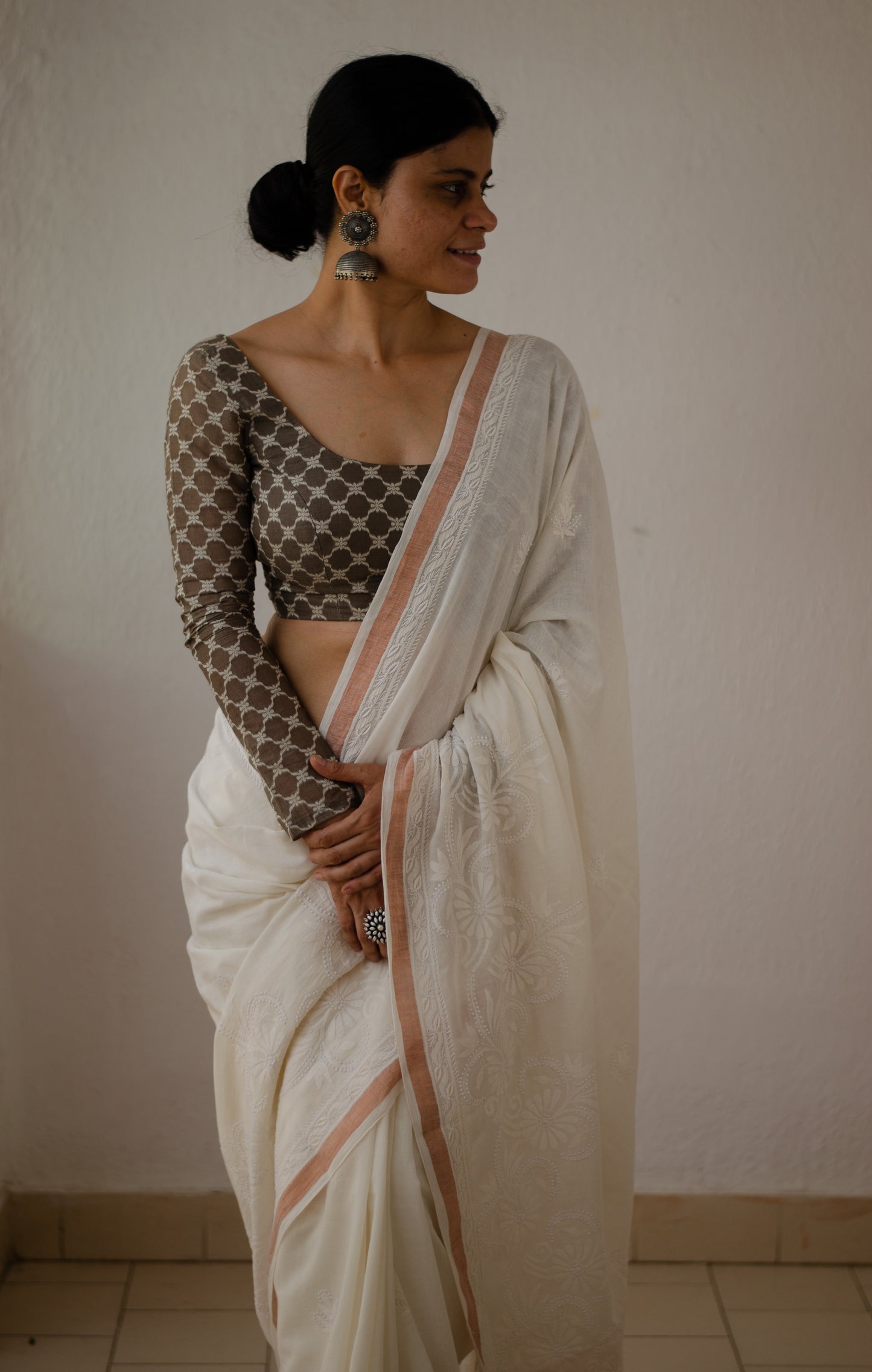 Handloom & Handembroidered Muslin Cotton Chikankari Saree