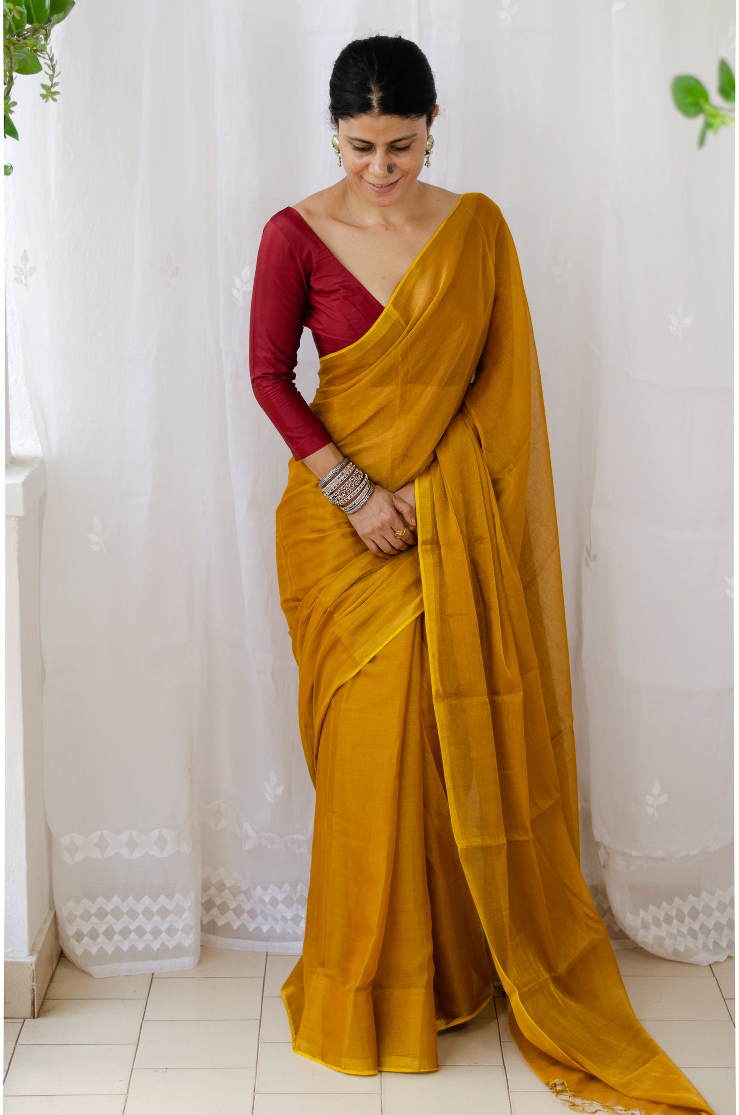 Handloom Metallic Linen Saree .