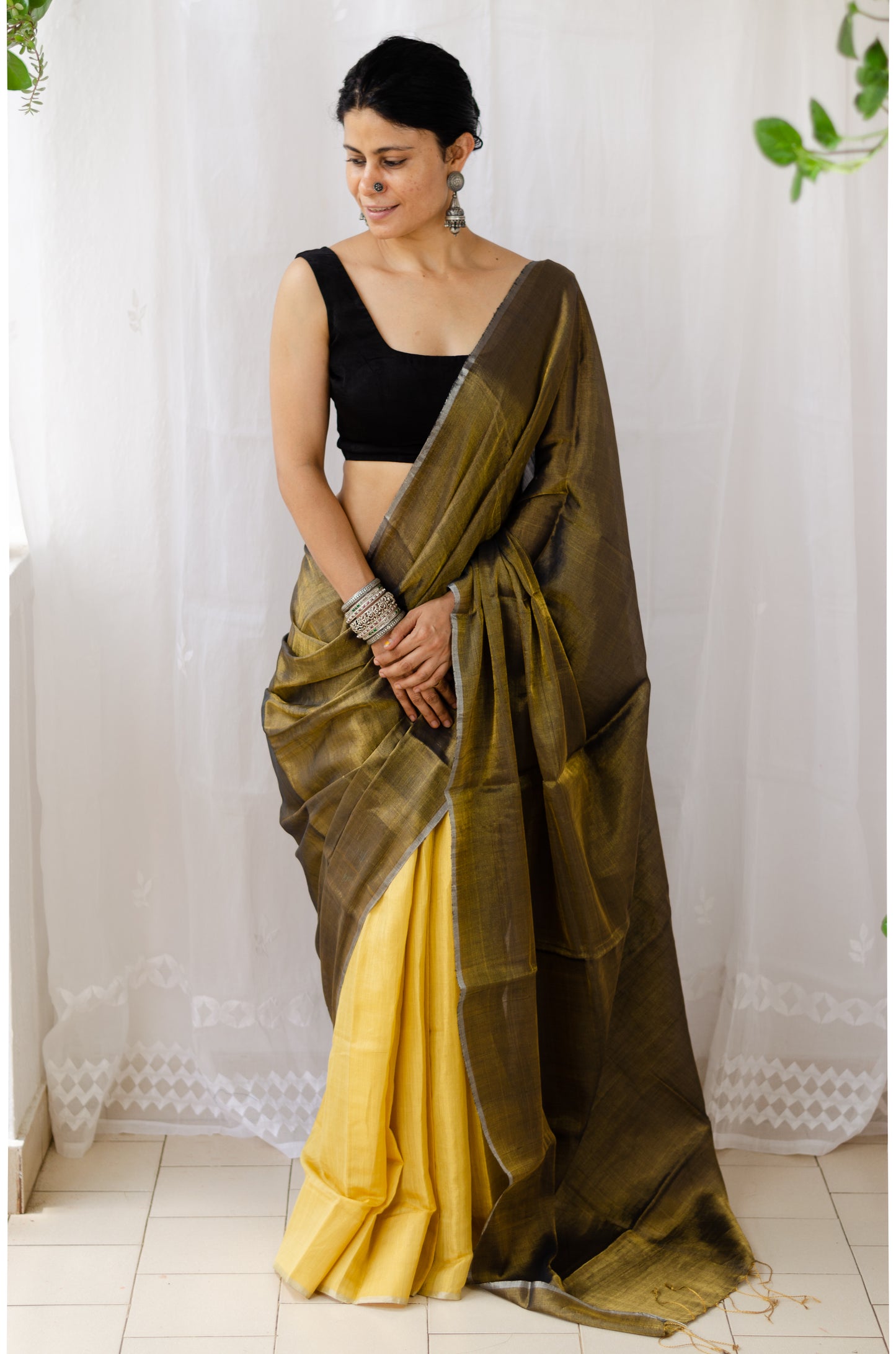 Handloom Metallic Linen Saree Blended With  Soft Tissue
