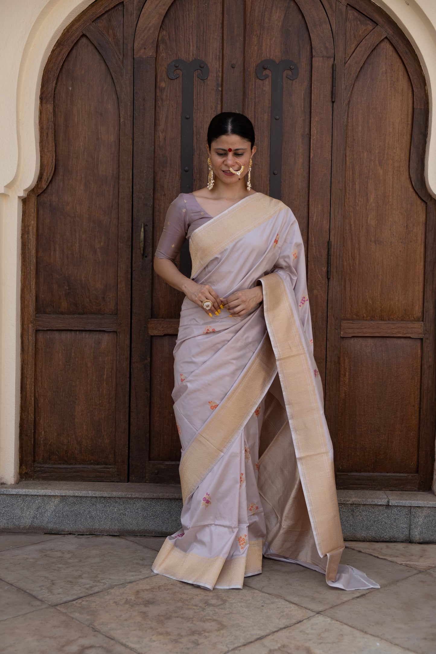 Grayish Pink Colour Handwoven Kadwa Katan Silk Banarasi Saree