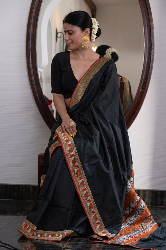 Black colour Texture Colour Handwoven Double Weaving Kadwa Katan Silk Banarasi Saree