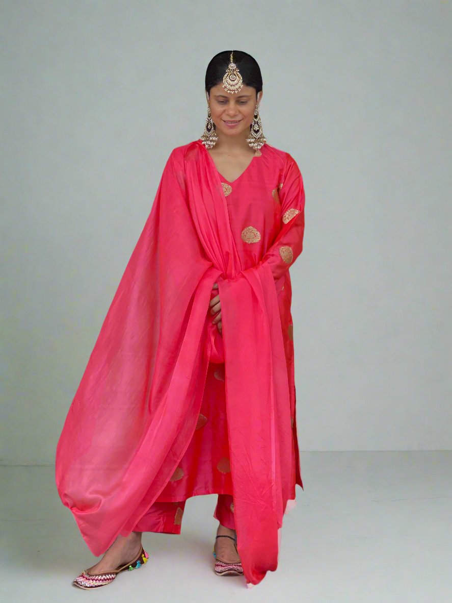 Handloom Kadwa Katan Banarasi  Silk Kurta Set.